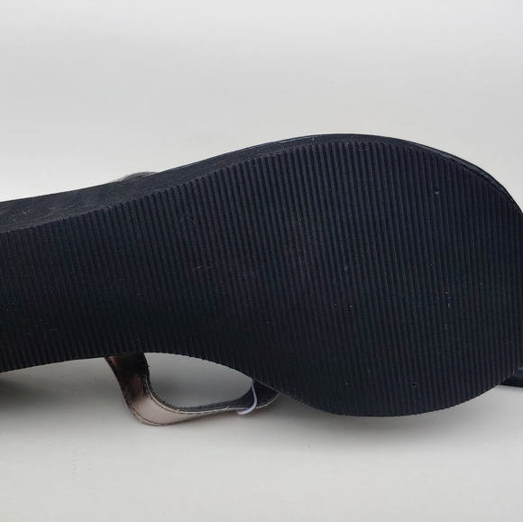 Sandals - Picture 3 of 4